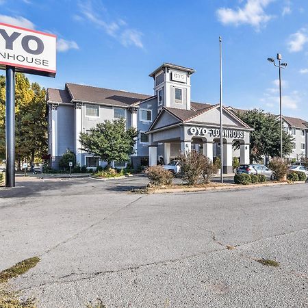 Oyo Townhouse Oklahoma City Airport Exterior foto