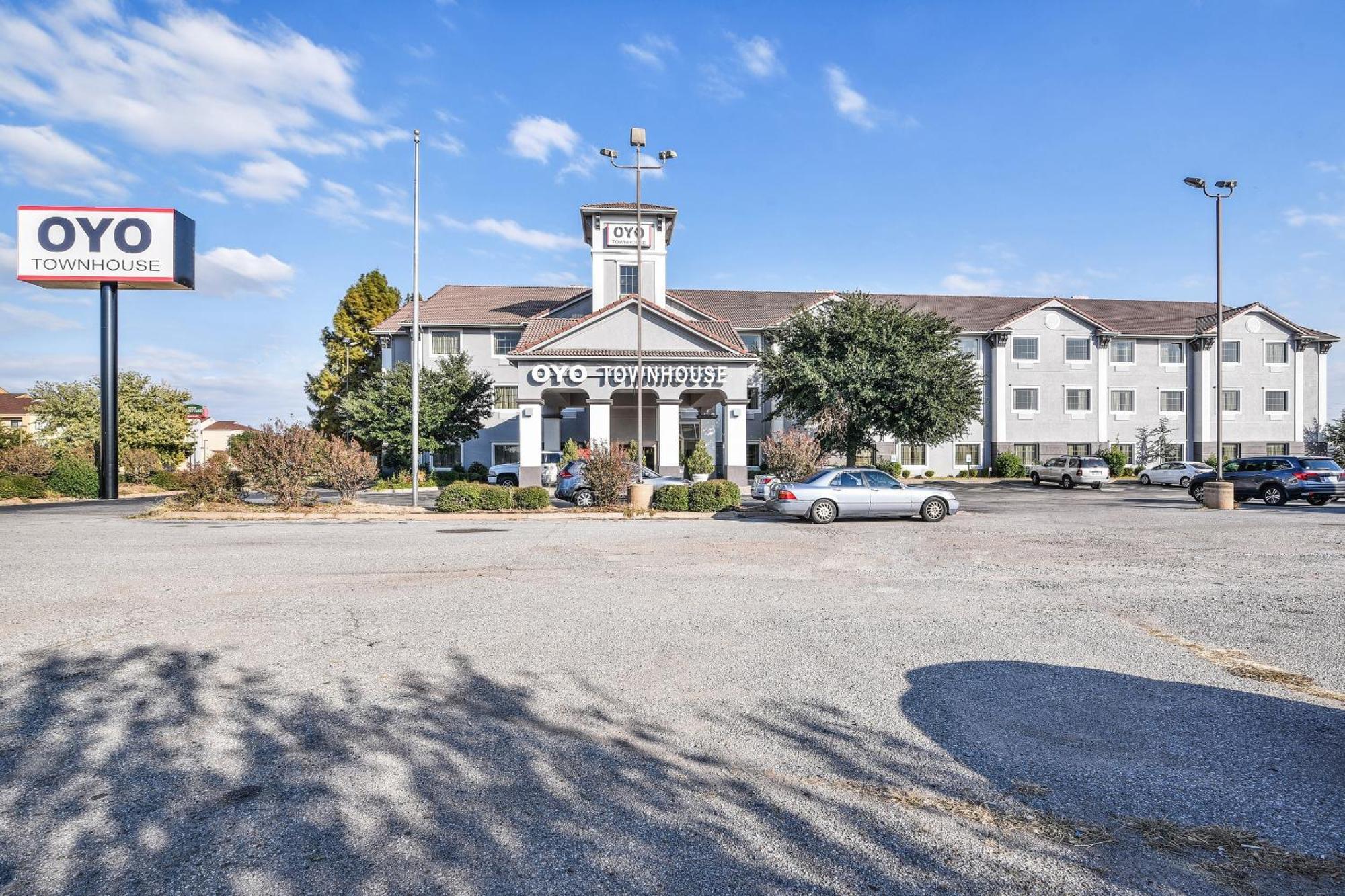 Oyo Townhouse Oklahoma City Airport Exterior foto