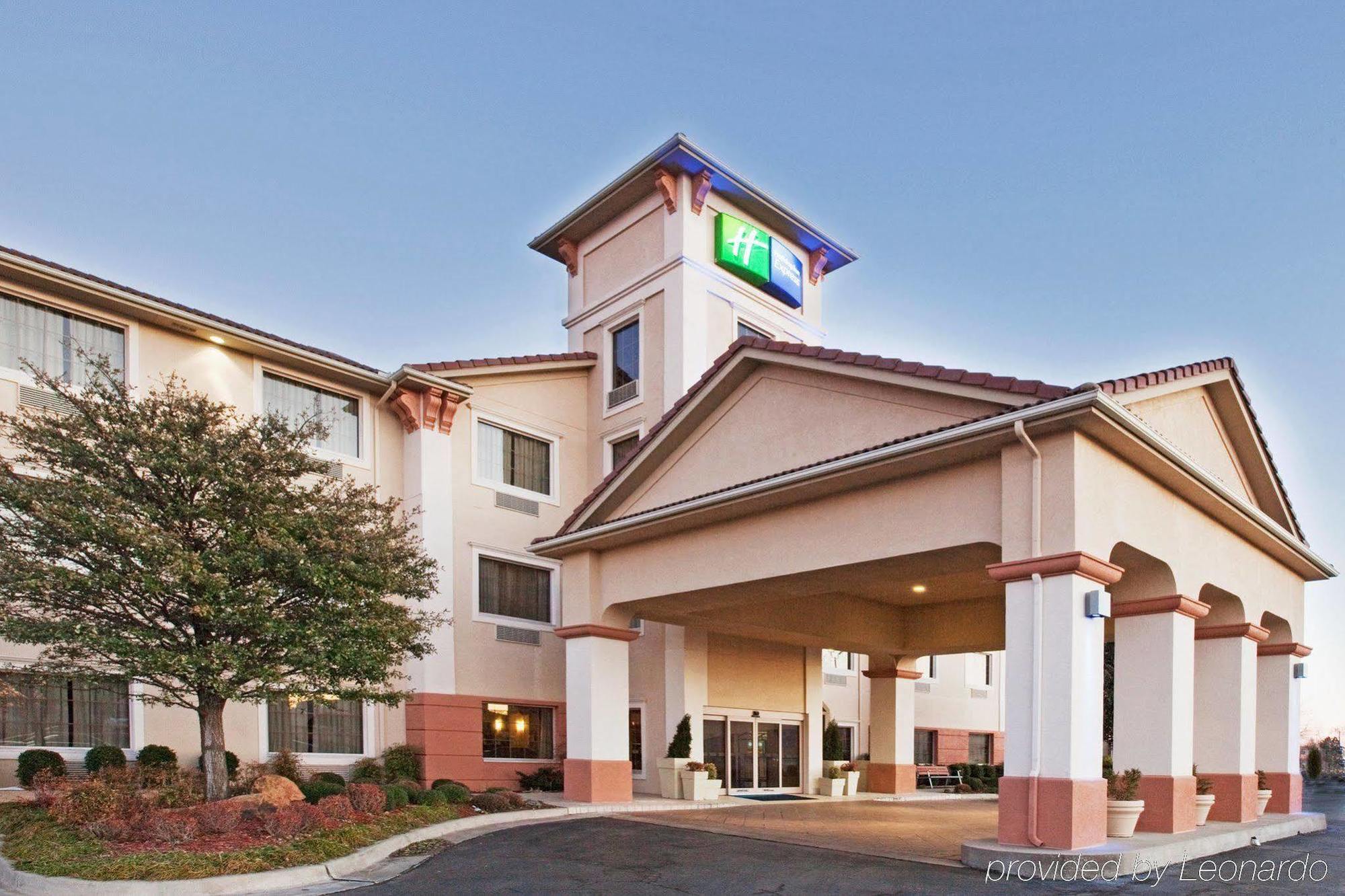 Oyo Townhouse Oklahoma City Airport Exterior foto